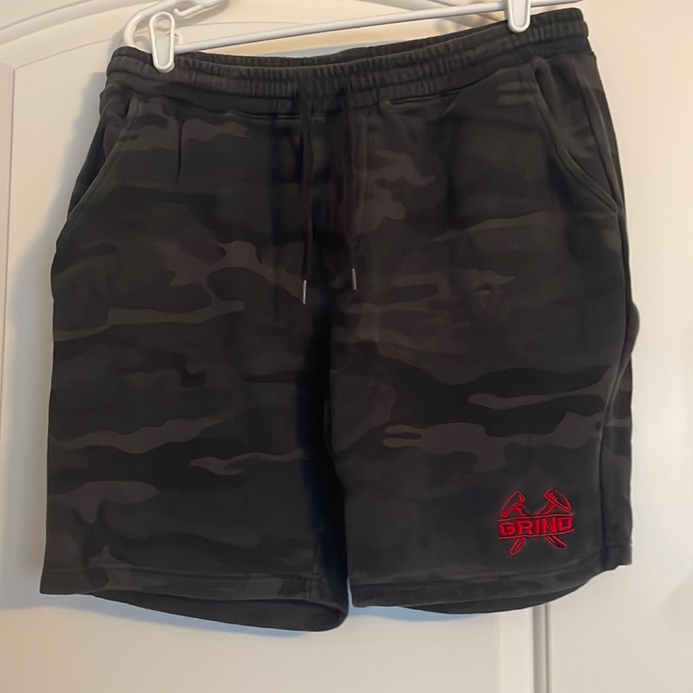 Men’s Black Camouflage Grind Athletics Shorts Size L